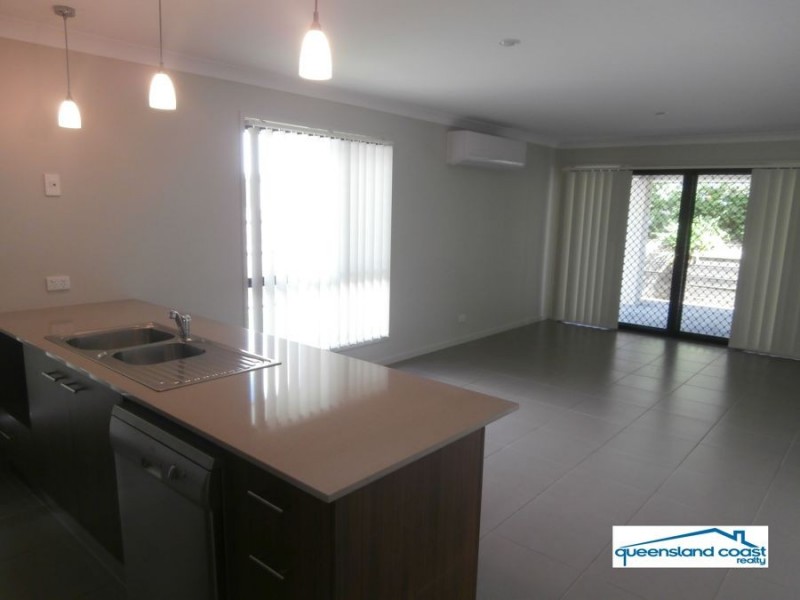 4 Meander Cir, Holmview QLD 4207