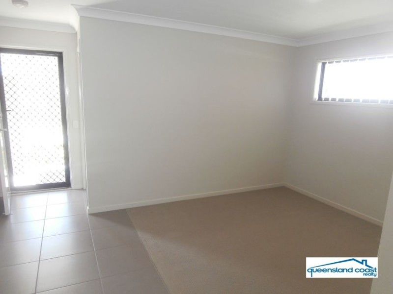 4 Meander Cir, Holmview QLD 4207
