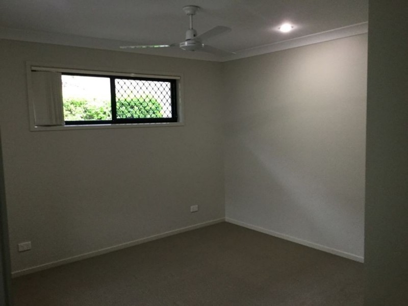 4 Meander Cir, Holmview QLD 4207