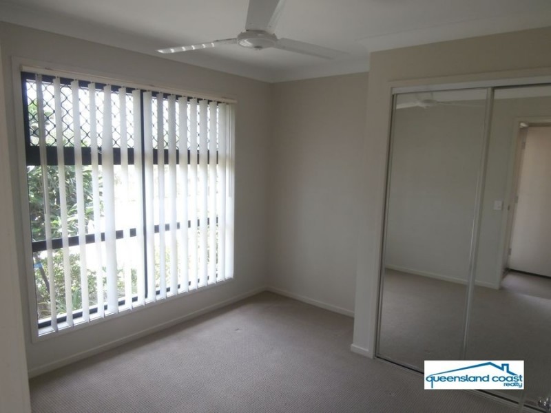 4 Meander Cir, Holmview QLD 4207