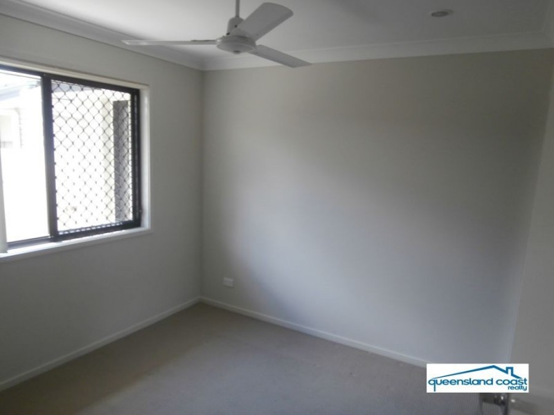 4 Meander Cir, Holmview QLD 4207