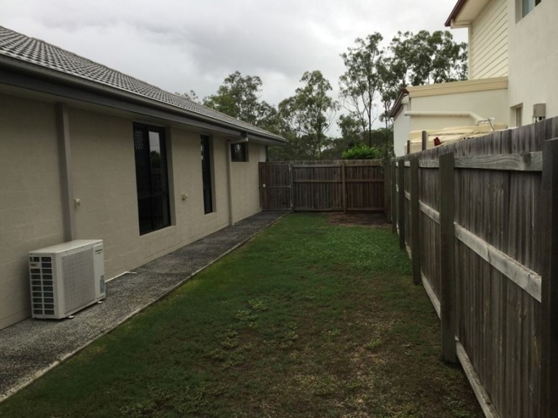 4 Meander Cir, Holmview QLD 4207