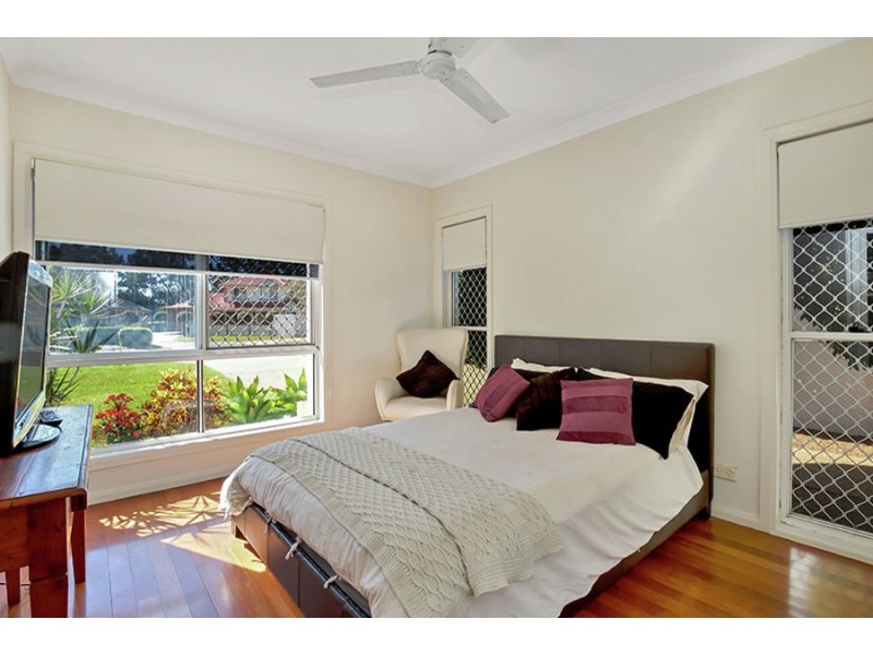 7 Cutwater Close, Clear Island Waters QLD 4226