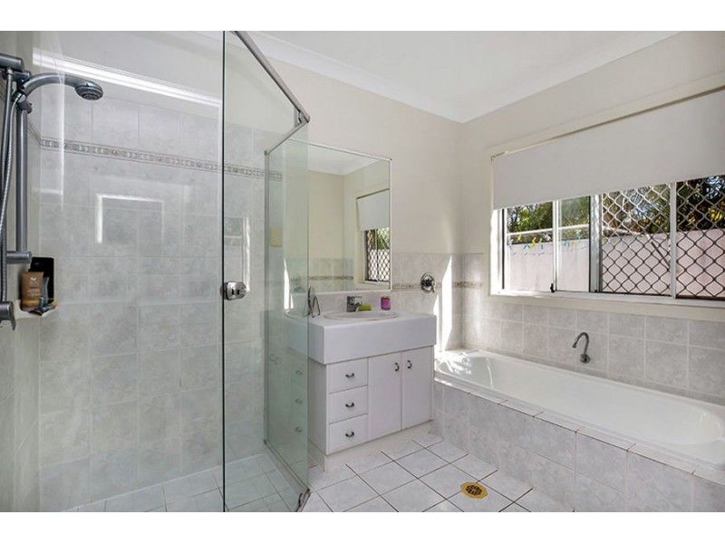 7 Cutwater Close, Clear Island Waters QLD 4226