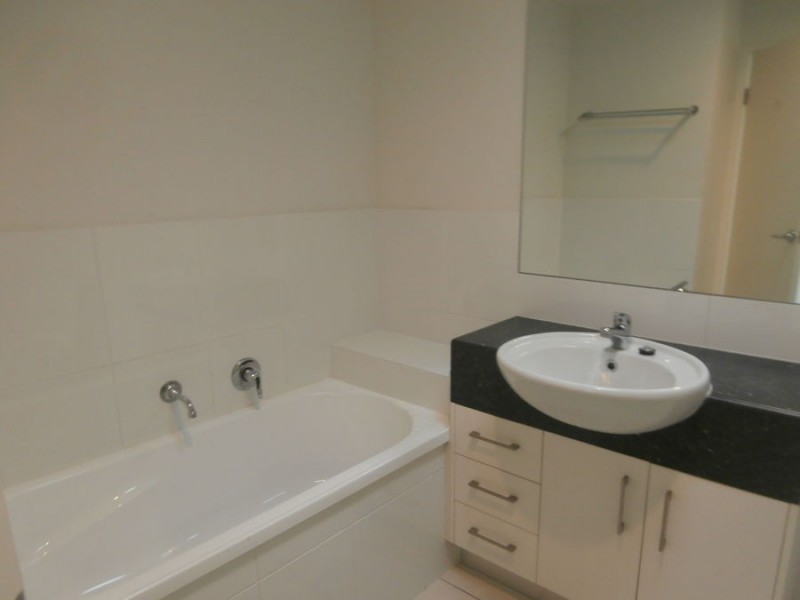 4/119 Eugaree St, Southport QLD 4215