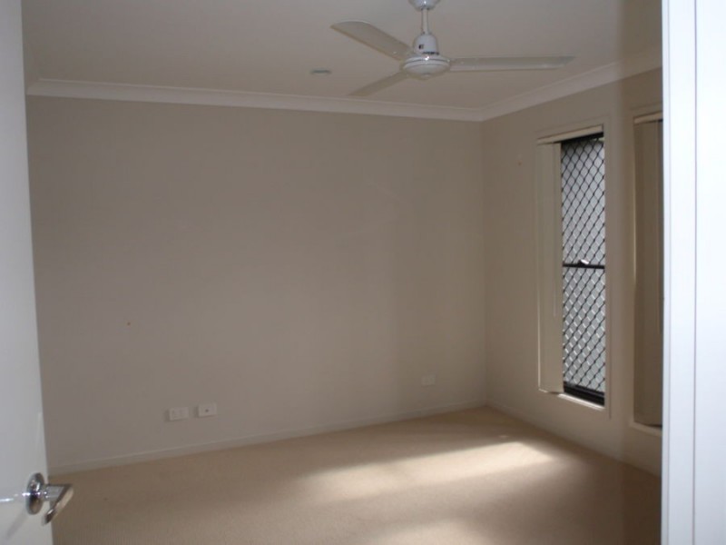 95 McAuley Pde, Pacific Pines QLD 4211