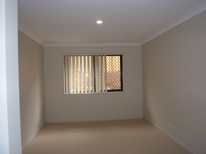 95 McAuley Pde, Pacific Pines QLD 4211