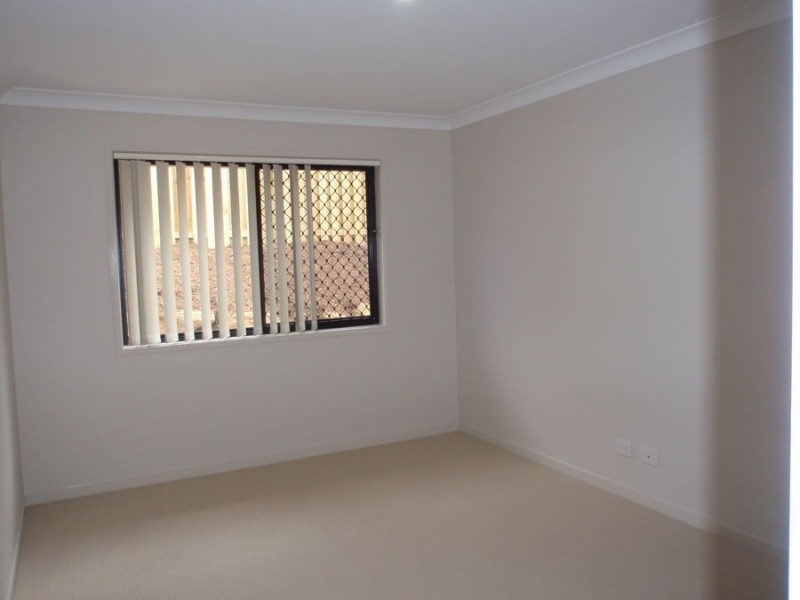 95 McAuley Pde, Pacific Pines QLD 4211