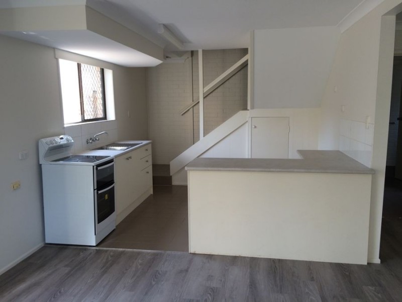 2/2042 Gold Coast Highway, Miami QLD 4220