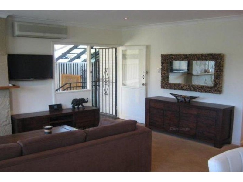 4 Mary Street, Labrador QLD 4215