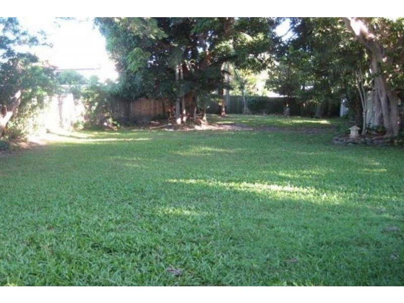 4 Mary Street, Labrador QLD 4215