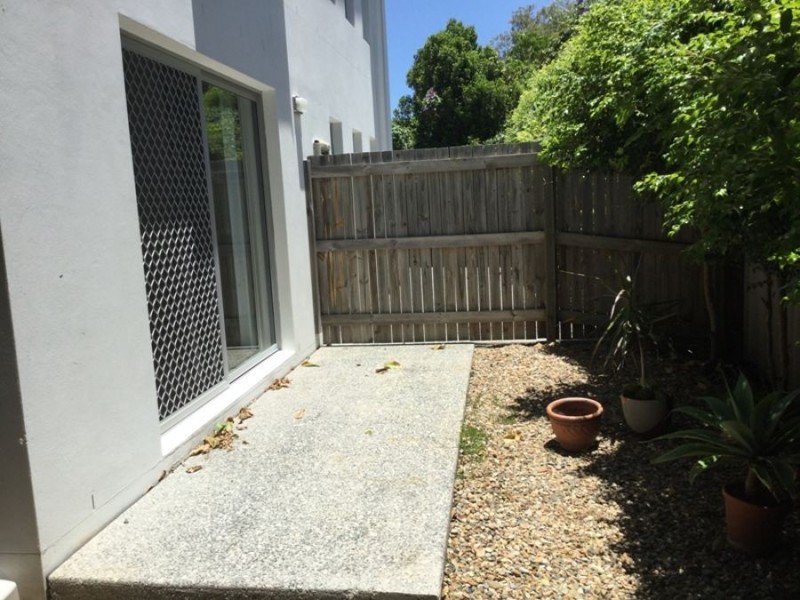5 119 Eugaree St, Southport QLD 4215