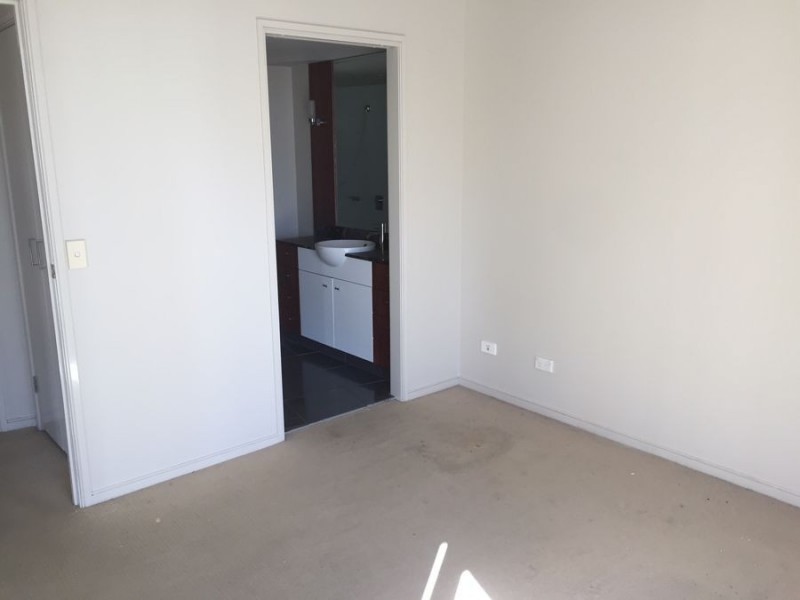 2032/23 Ferny Ave – ‘Chevron Renaissance’, Surfers Paradise QLD 4217