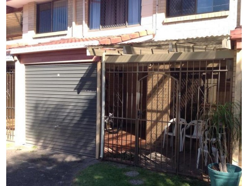 2/10 Angie Crt, Mermaid Waters QLD 4218