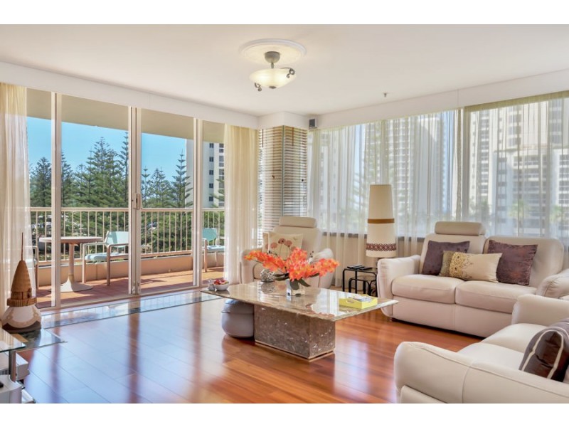 401 1 Peak Avenue, Main Beach QLD 4217