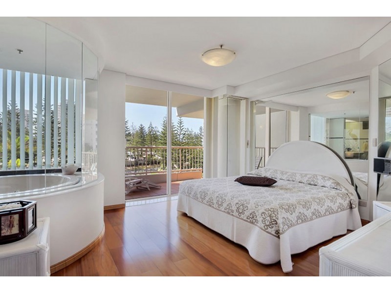 401 1 Peak Avenue, Main Beach QLD 4217
