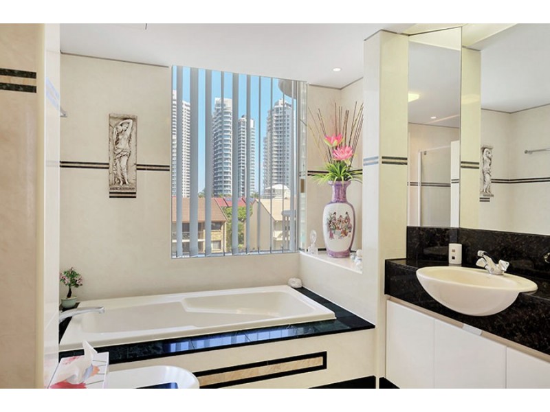 401 1 Peak Avenue, Main Beach QLD 4217