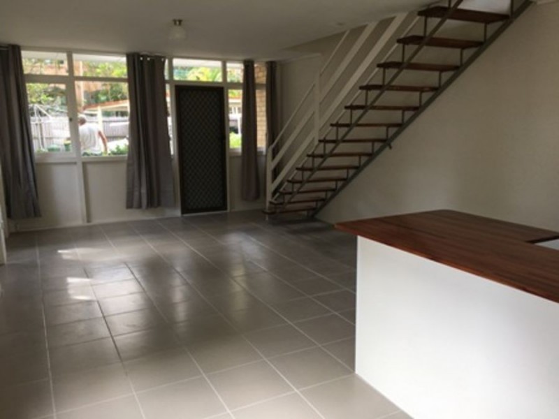 1/15 George Ave, Broadbeach QLD 4218