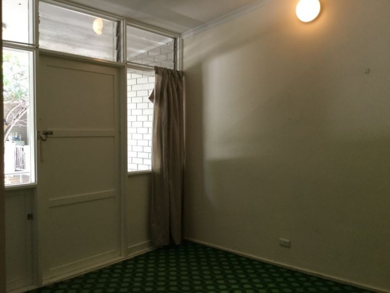 17/2309 Gold Coast Highway “Seahorse Apartments”, Mermaid Beach QLD 4218