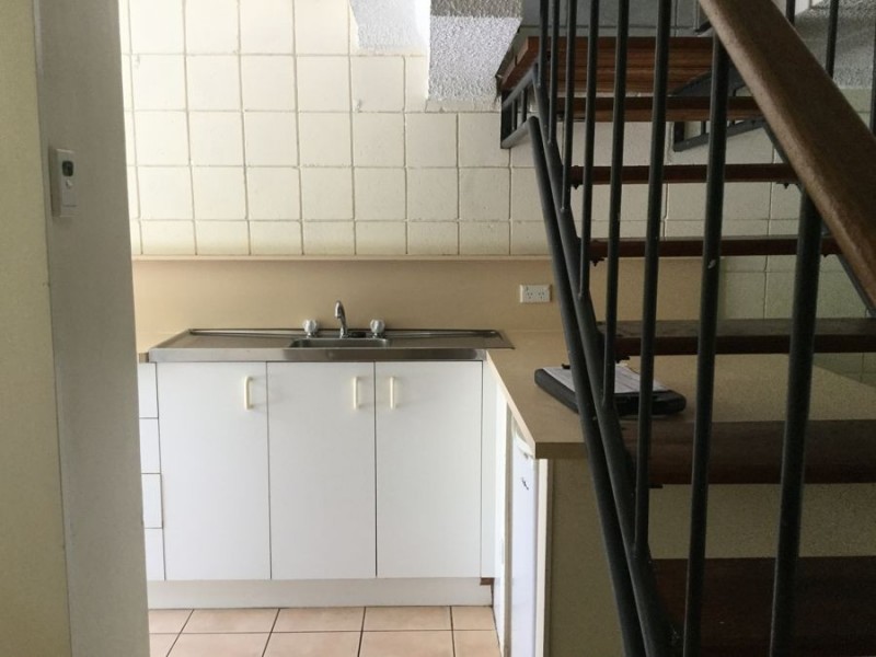 17/2309 Gold Coast Highway “Seahorse Apartments”, Mermaid Beach QLD 4218