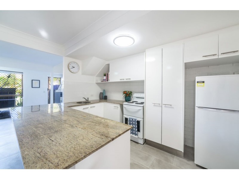 10/71 Olsen Avenue, Labrador QLD 4215