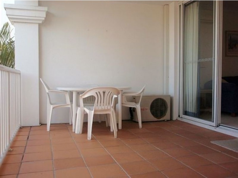 34/28 Chairlift Avenue “Santorini by the Sea”, Mermaid Beach QLD 4218