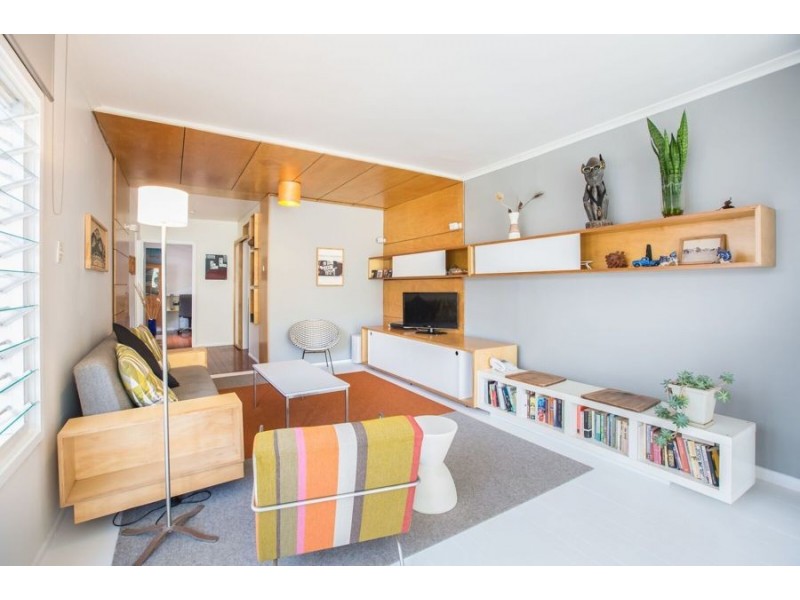 10 Paradise Avenue, Miami QLD 4220