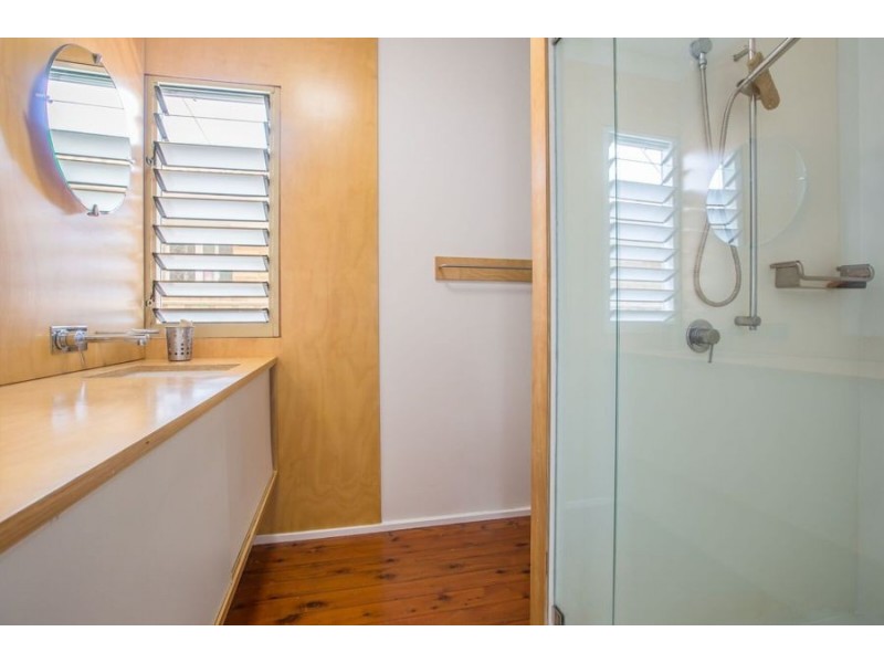 10 Paradise Avenue, Miami QLD 4220