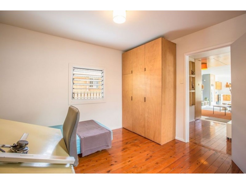 10 Paradise Avenue, Miami QLD 4220