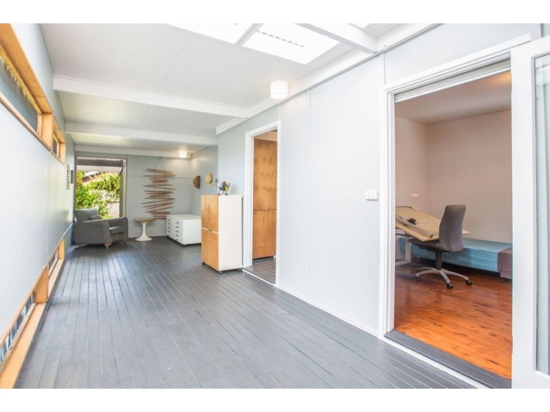 10 Paradise Avenue, Miami QLD 4220