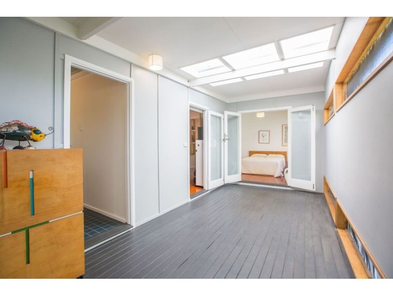 10 Paradise Avenue, Miami QLD 4220