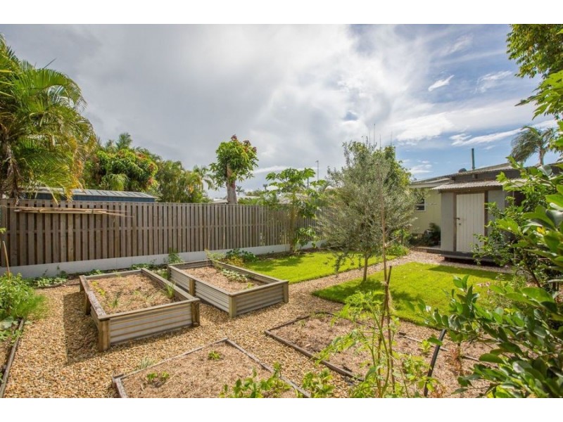 10 Paradise Avenue, Miami QLD 4220