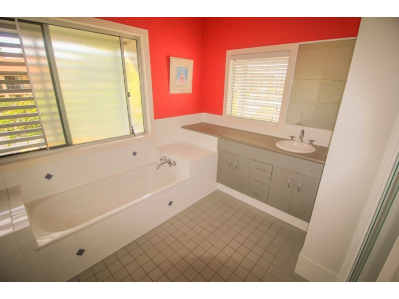 19 Cronulla Avenue, Mermaid Beach QLD 4218