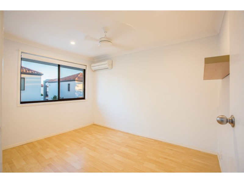 18/2-34 Karbunya Street, Mermaid Waters QLD 4218