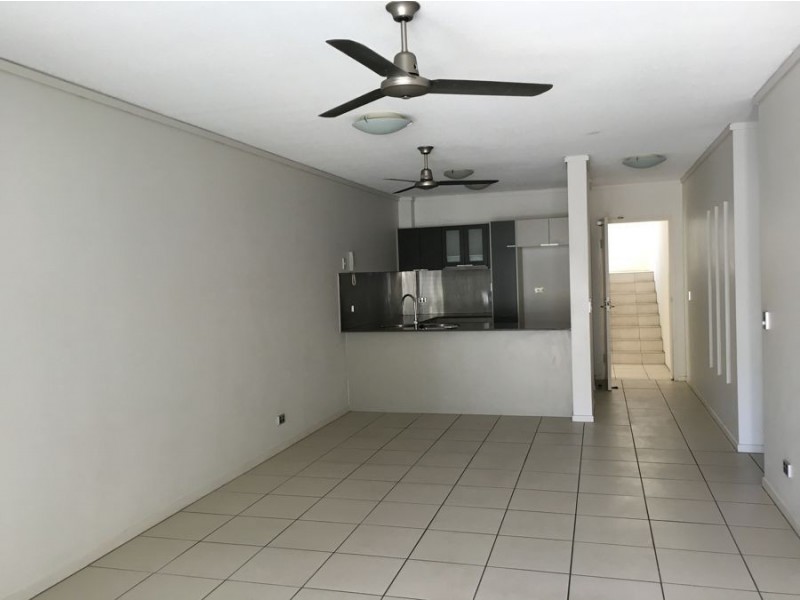 2/119 Sunshine Parade, Miami QLD 4220