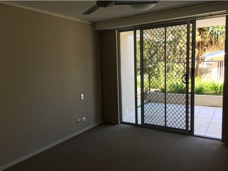 2/119 Sunshine Parade, Miami QLD 4220