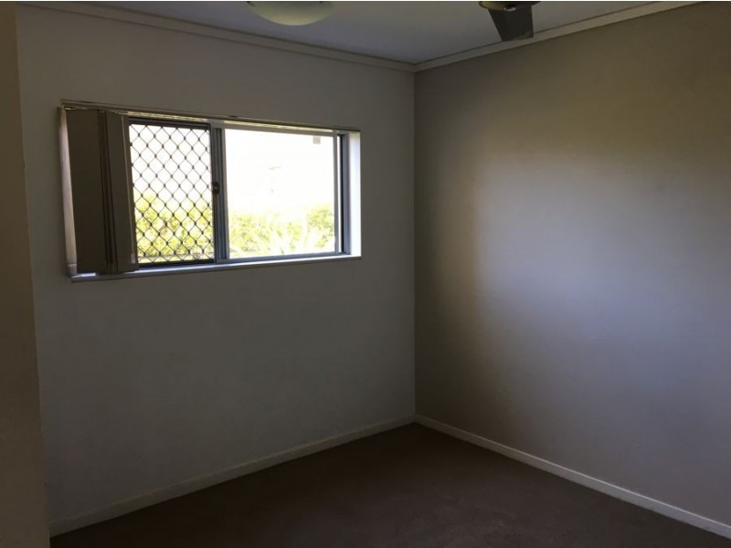 2/119 Sunshine Parade, Miami QLD 4220