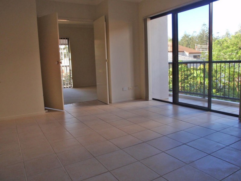 8/15 Britannia Avenue, Broadbeach QLD 4218