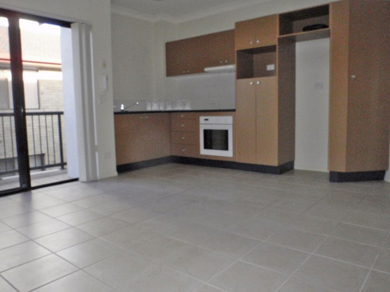 8/15 Britannia Avenue, Broadbeach QLD 4218
