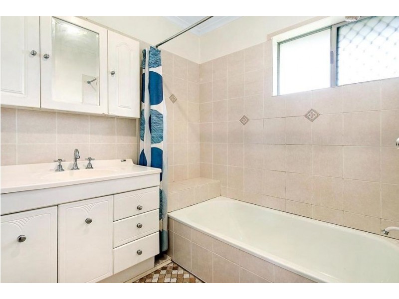 15 Kallay Street, Miami QLD 4220
