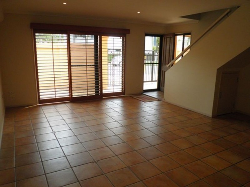 2/12 Lavarack Road, Mermaid Beach QLD 4218