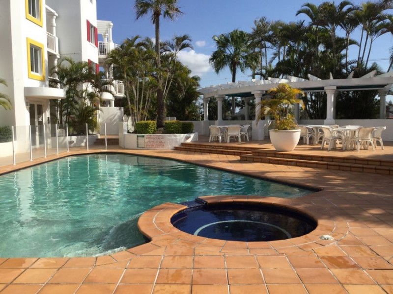 13/28 Chairlift Avenue “Santorini by the Sea”, Mermaid Beach QLD 4218