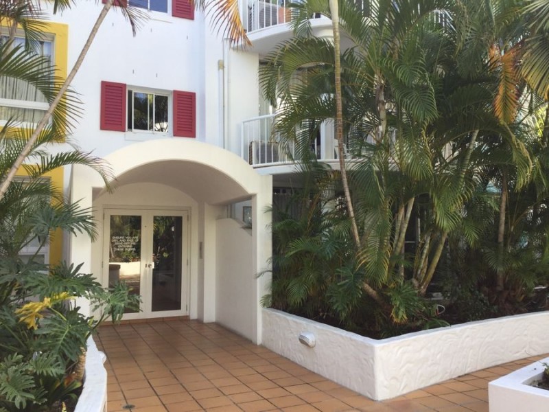 13/28 Chairlift Avenue “Santorini by the Sea”, Mermaid Beach QLD 4218