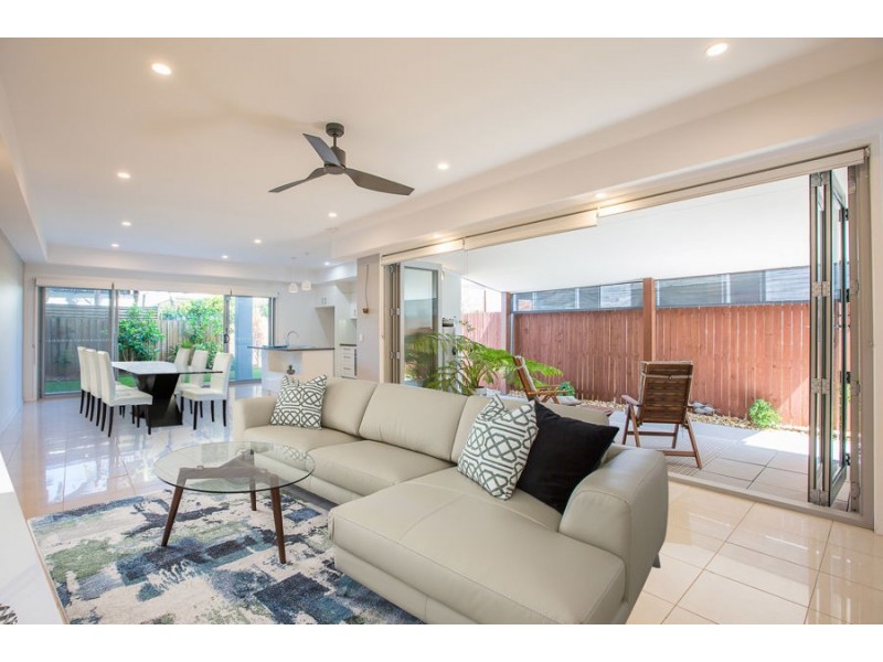 2/56 Albion Avenue, Miami QLD 4220