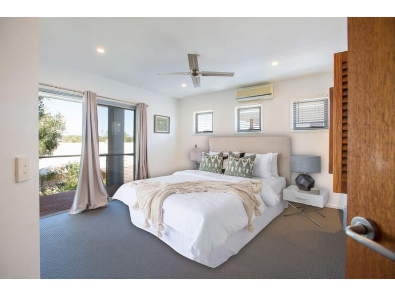 2/56 Albion Avenue, Miami QLD 4220