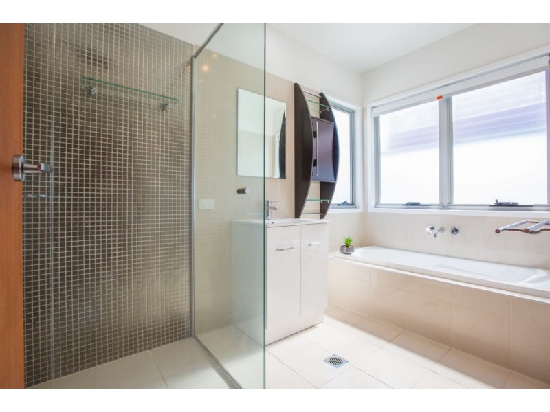 2/56 Albion Avenue, Miami QLD 4220