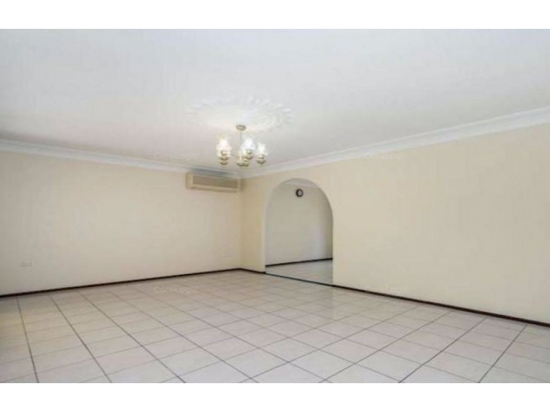 19 Sovereign Drive, Mermaid Waters QLD 4218