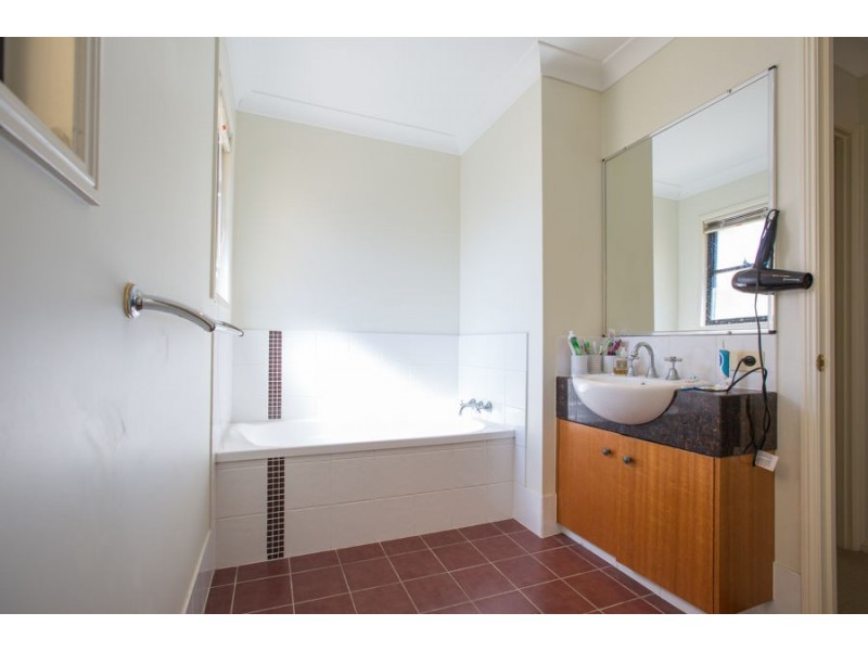 4/141 Cotlew Street, Ashmore QLD 4214