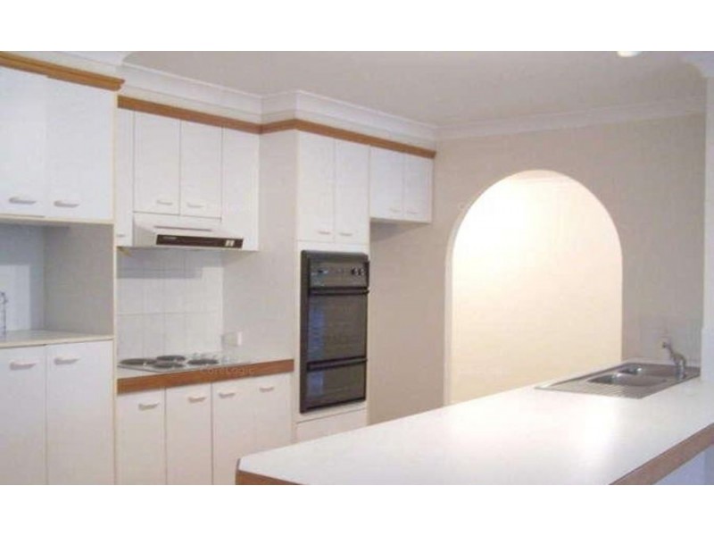 104 Auk Avenue, Burleigh Waters QLD 4220