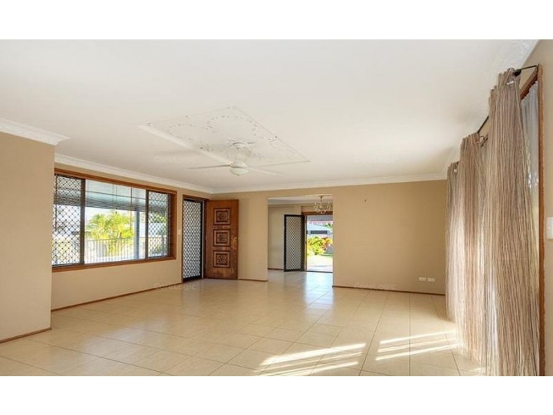 27 Birigun Street, Mermaid Waters QLD 4218